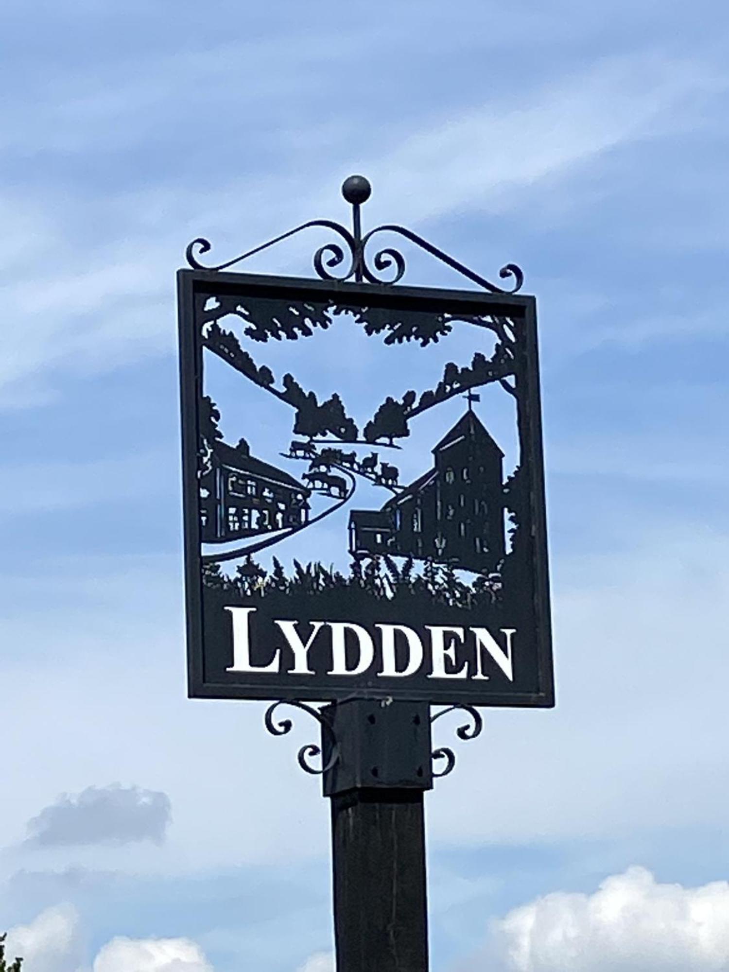 Bed and Breakfast The Lydden Bell Экстерьер фото